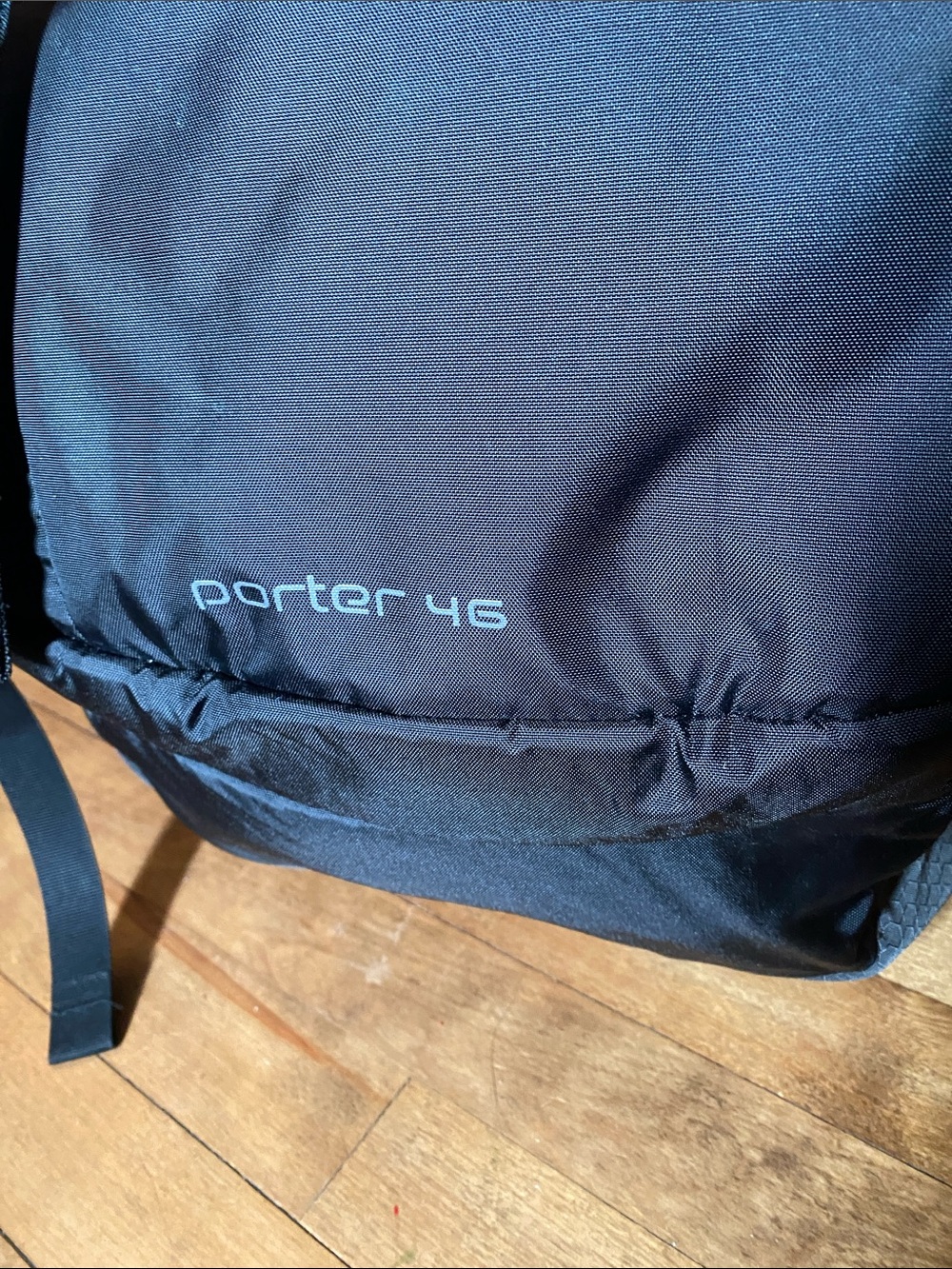 OSPREY Porter 46 Black Backpack with Gray Accents and Red Logo - Picture 2 of 15
